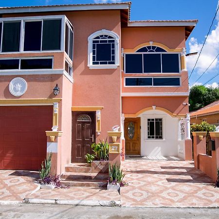 Royal Vybez Vacation Homes Spanish Town Exterior photo