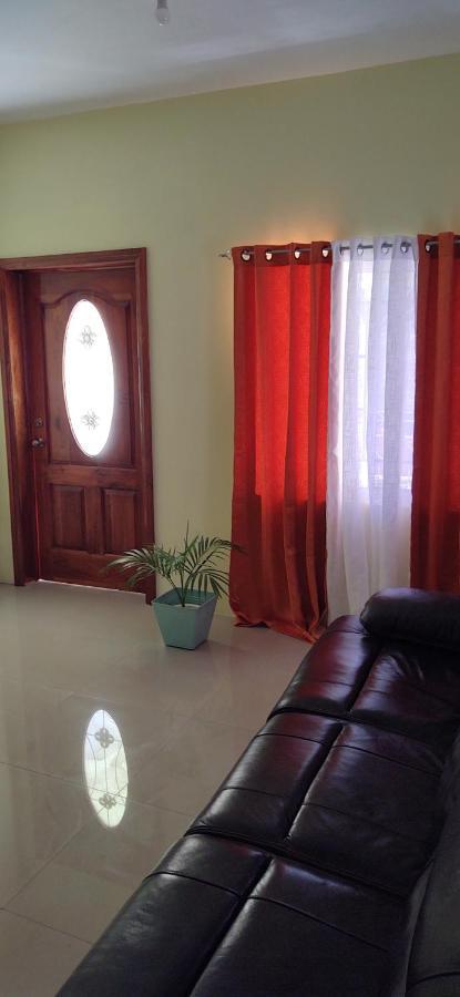Royal Vybez Vacation Homes Spanish Town Exterior photo