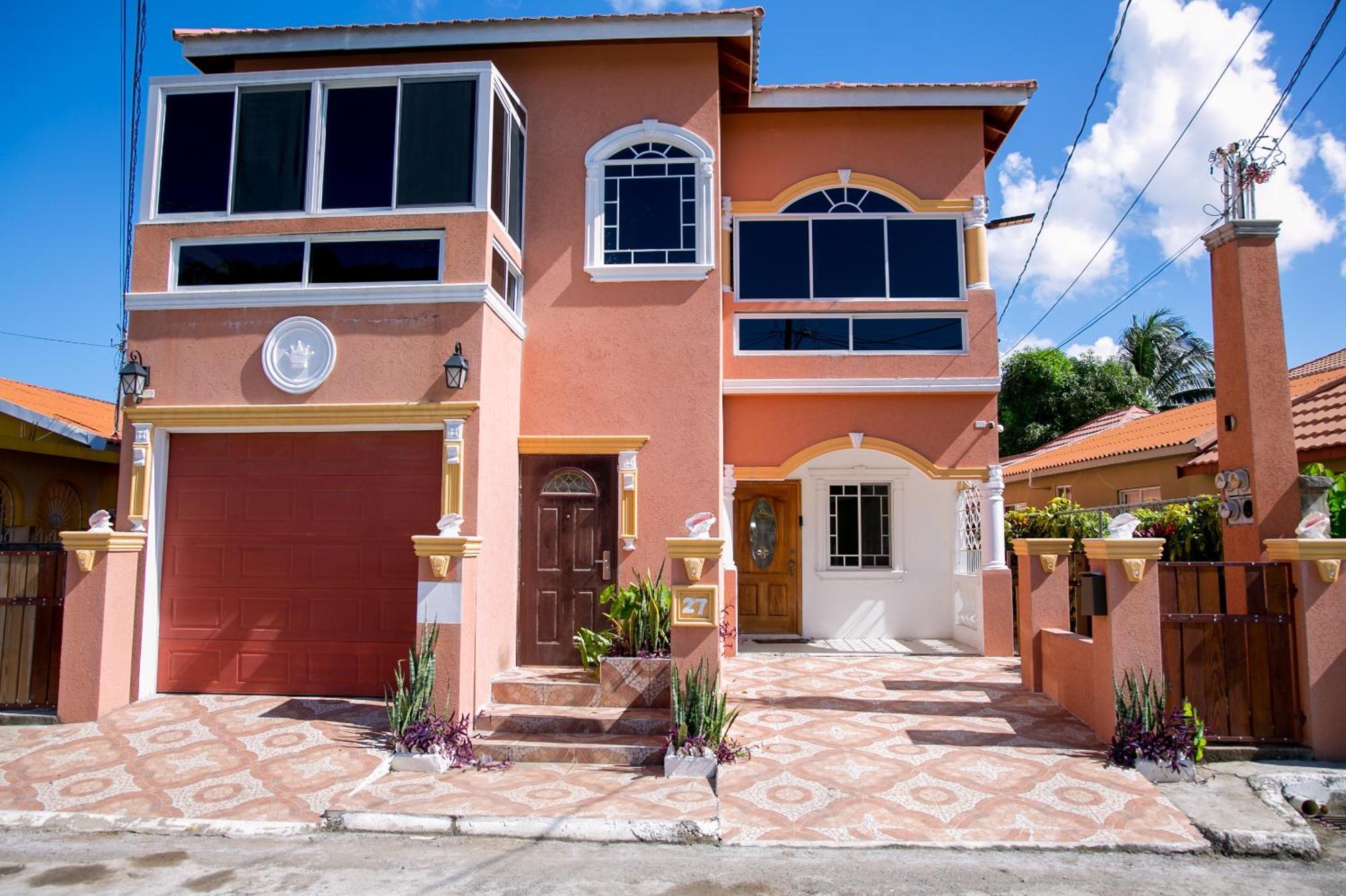 Royal Vybez Vacation Homes Spanish Town Exterior photo